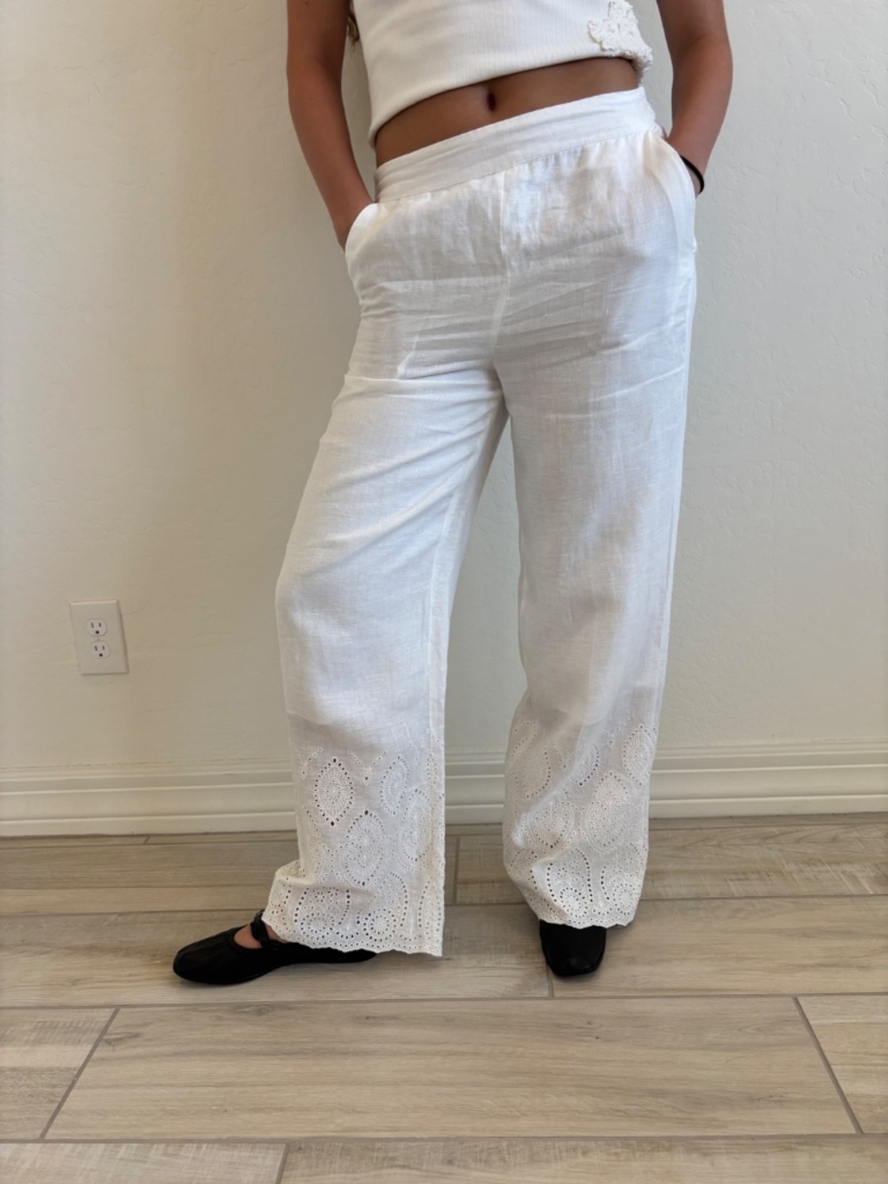 💎 Elie Tahari White Linen Eyelet Wide-Leg Pants 💎 Size 4, boho chic,  quite lux
